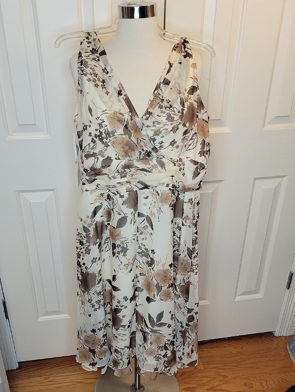 Scarlett Cream Floral Midi Dress with Taupe Bouquet
